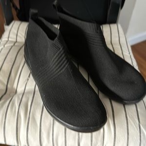 Clark’s Booties EUC